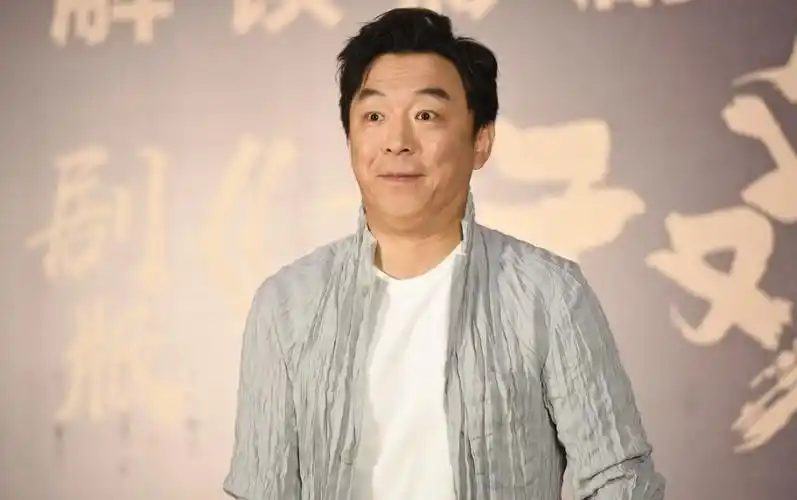 直播带货,影帝黄渤开始直播带货,关闭打赏功能,坦言普通人挣钱不容易