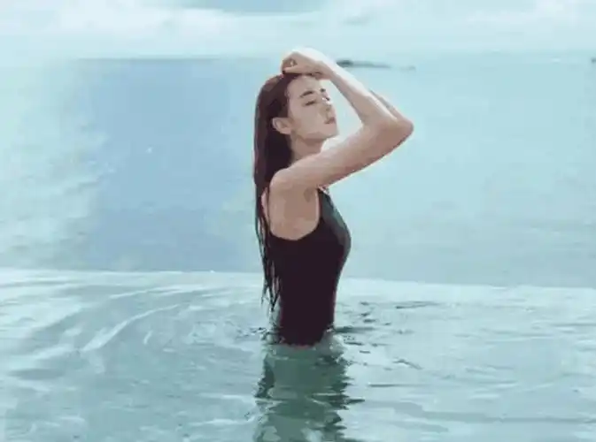 迪丽热巴关晓彤泳装pk你pink哪一个