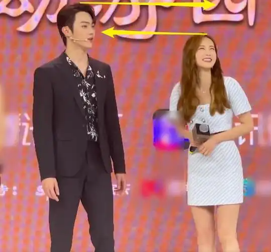 李一桐许凯亮相发布会同框好有cp感生图下的腿围我却看愣了