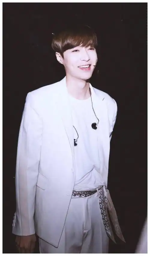 盘点那些有酒窝的男明星,易烊千玺张艺兴,你醉倒在谁的酒窝里?