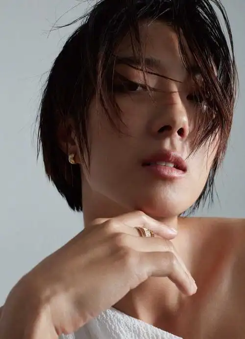 桂纶镁冷艳杂志封面性感写真图片46