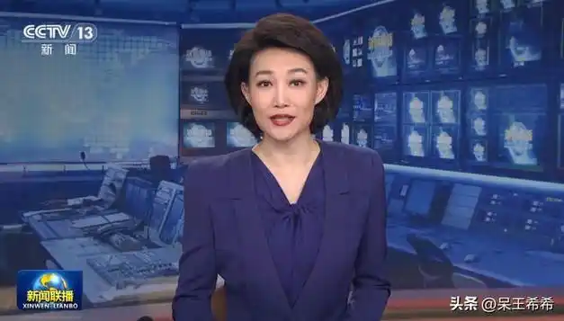 央视新闻联播门面李梓萌岗位调整改变风格主持文艺晚会