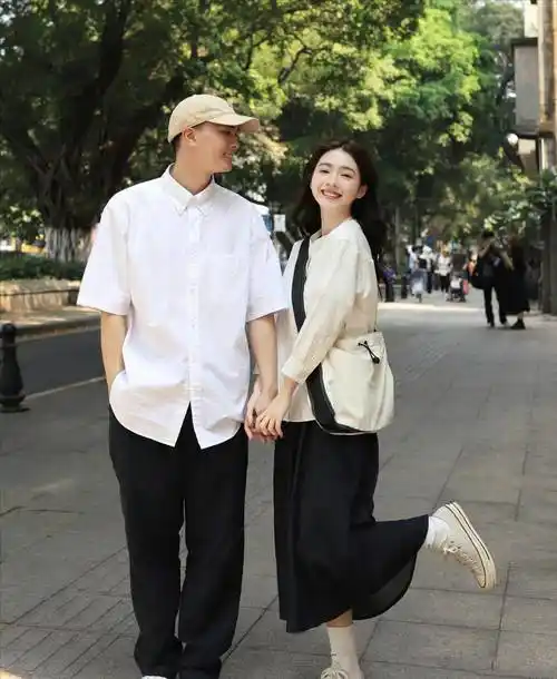 160cm女孩和175cm男友,教科书般的情侣穿搭,甜度堪比偶像剧!