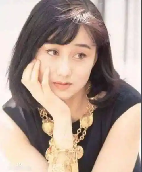 30年前,李连杰为追求利智净身出户,原配黄秋燕却说无悔这一生_电影