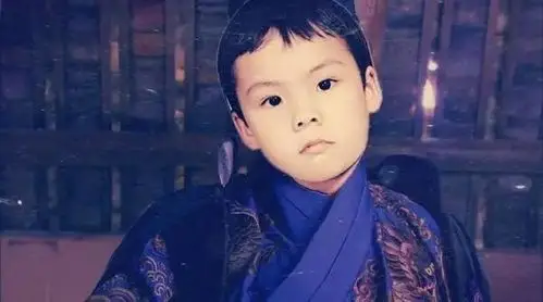 八卦|陈伟霆从小到大的照片真是一部帅哥进化史啊!