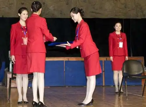 组图:从羞涩到雍容 奥运颁奖礼仪小姐训练探秘