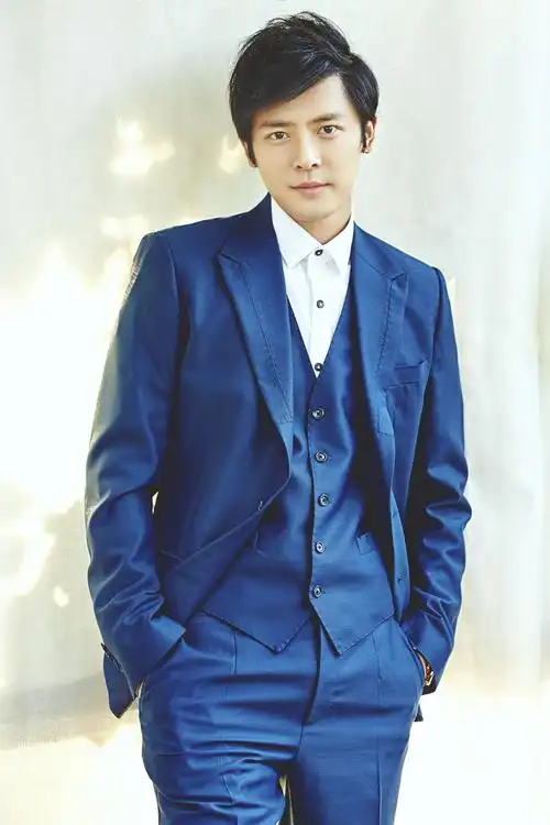 付辛博拍写真眼神专注 帅气暖男魅力发散_高清图集_新浪网