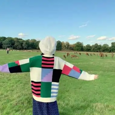 女生剪刀手背影头像