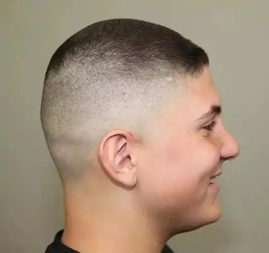 男士短碎发寸头发现不一样的自己