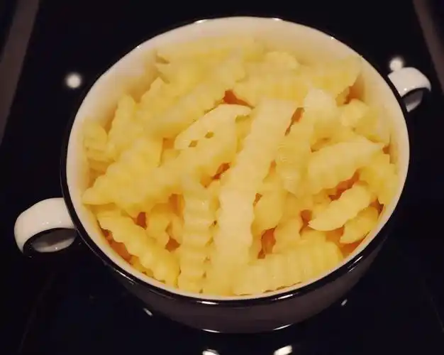 酸辣开胃的狼牙土豆5分钟就能做出一大盘原来好吃的最便宜