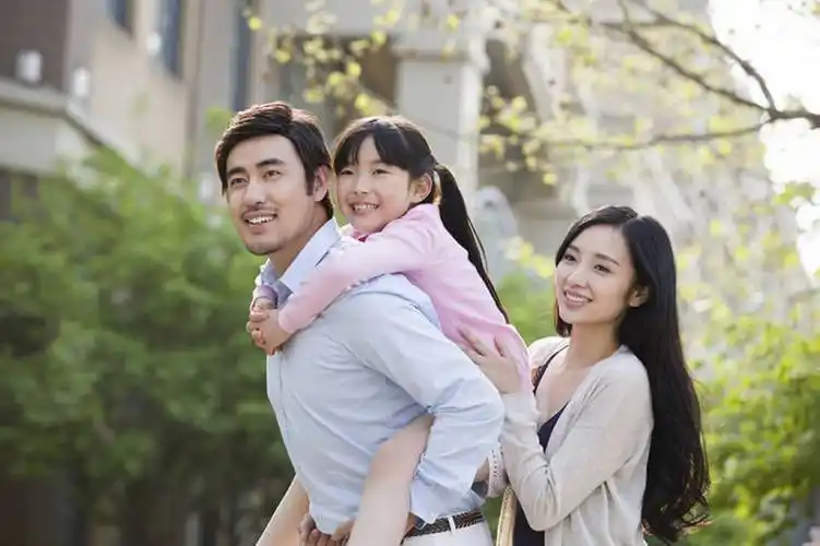 快乐的三口之家