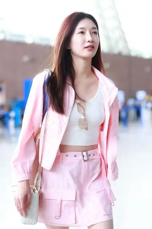 江疏影素颜照曝光:真实与完美的对决