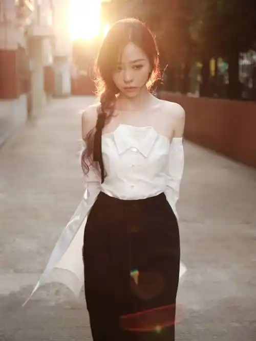 此外我认为张靓颖的这组照片也展现了她对生活的热爱和追求.