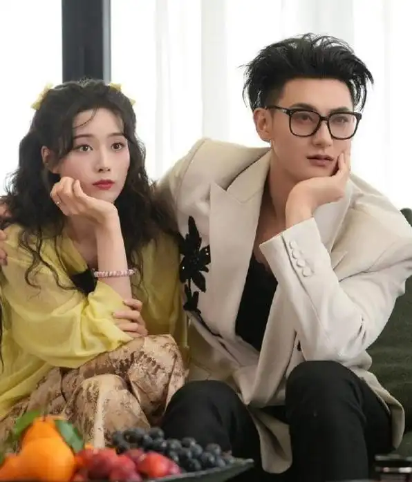 黄子韬徐艺洋官宣结婚