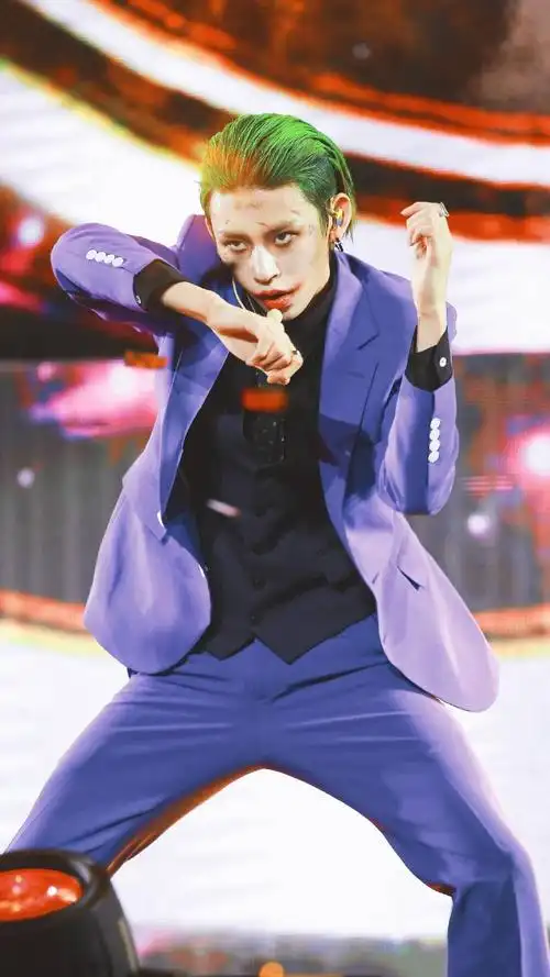 小鬼王琳凯小丑造型