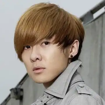 帅气白马王子唐禹哲,男生头像图片-回车桌面