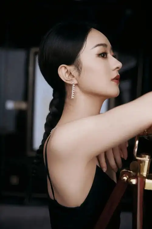 赵丽颖温婉写真:优雅唯美,时尚高贵