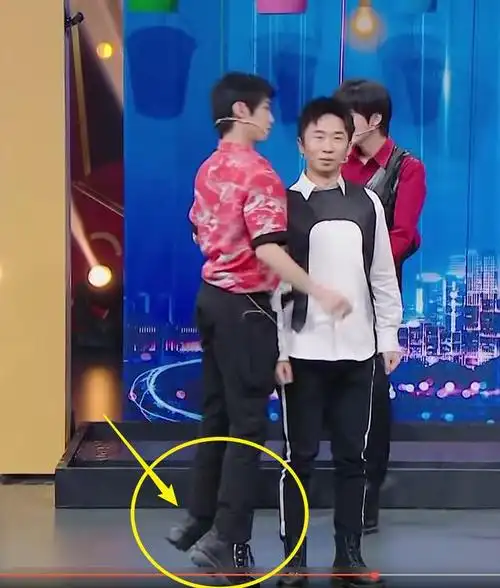 华晨宇古装不穿增高鞋,和172关晓彤站一起,有没有撒谎很显然