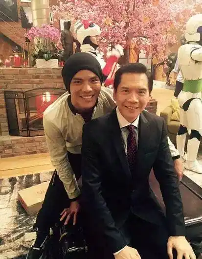 向华强和洪金宝面子有多大,国际巨星成龙在他俩面前只是个小弟_香港