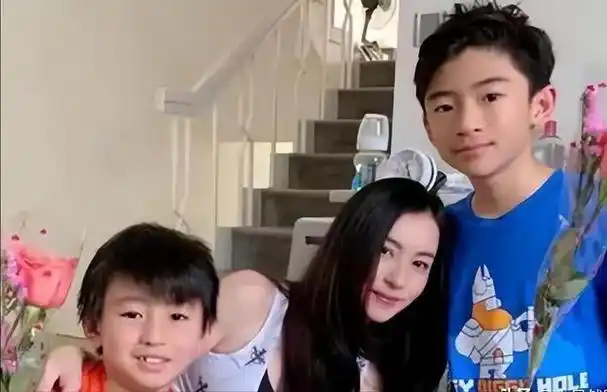 曝出他与张柏芝飞机上亲密照的细节|婚姻|记者|娱乐圈|王菲谢霆锋