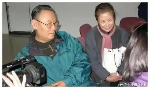 吕中与丈夫是小学同学生一儿一女如今儿子是大导演