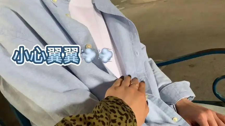 第一次摸男友的腹肌