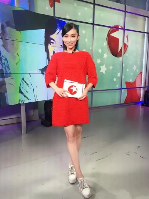 主持人贝倩妮主持图片