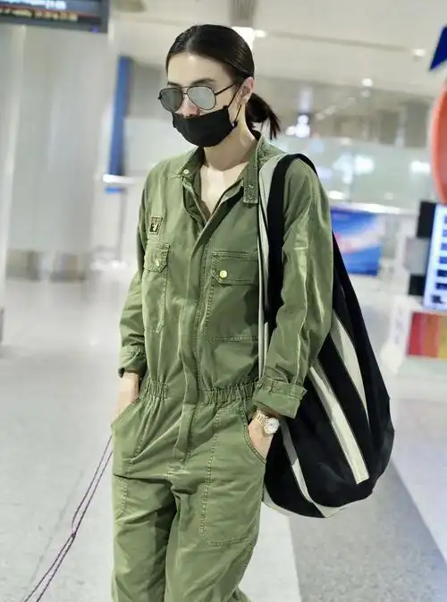 明星美照,图一宋佳现身机场,衣着简约随性酷帅有型!_高清图集_新浪网