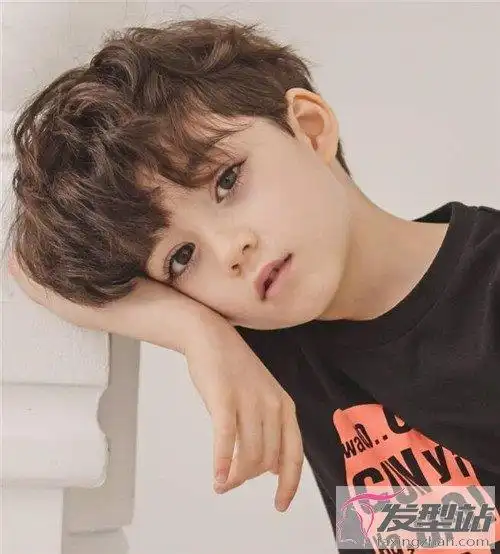 com/faxingdaquan/ target=_blank class=infotextkey>发型500_554