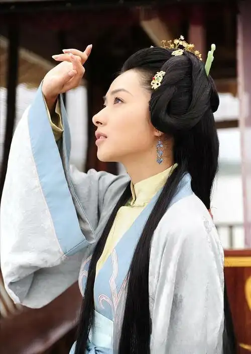 在当今百花齐放的时代,美女如云,而在演艺圈中,古装剧中的花魁角色