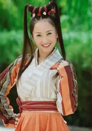 杨蕊因为形象顽皮可爱机灵,除了钟灵,还在神雕中扮演了陆无双.