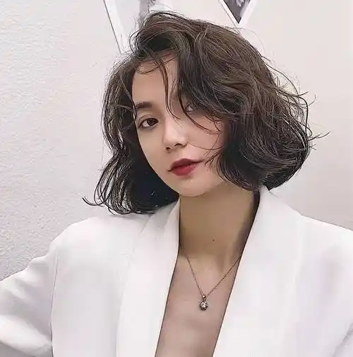 9款适合40到60岁女人的烫发都是现在流行款式时尚减龄好打理