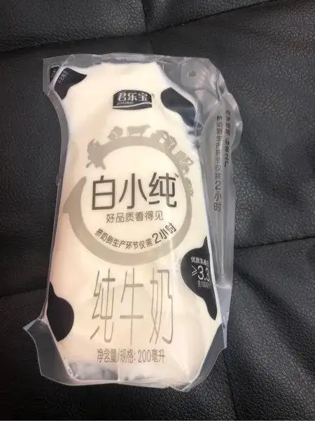 君乐宝白小纯纯牛奶的热量和减肥功效