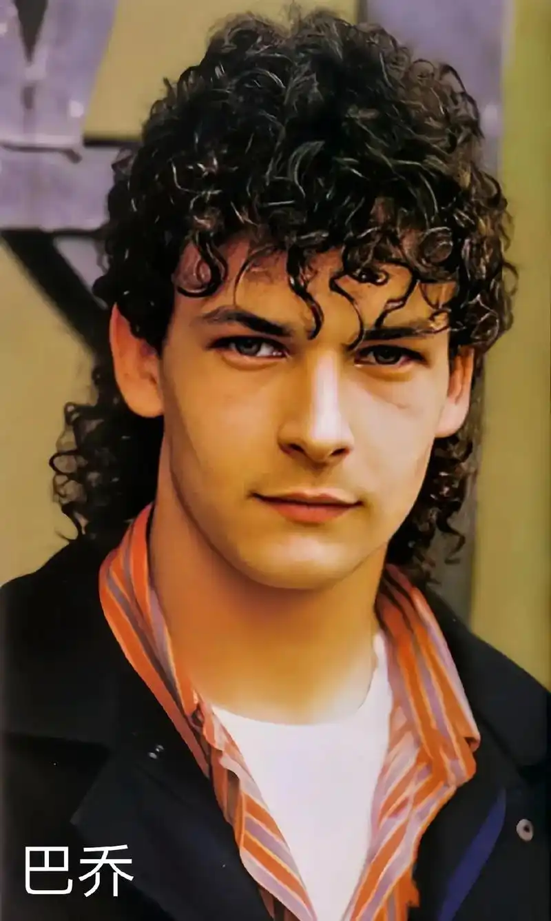 俊美帅气的足球明星.盘点世界足坛年轻时帅到炸裂的球星 - 抖音