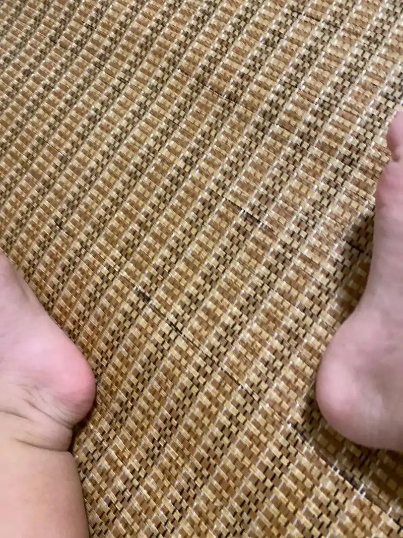 无意中看到臭宝儿拍下来的照片都是小脚丫儿