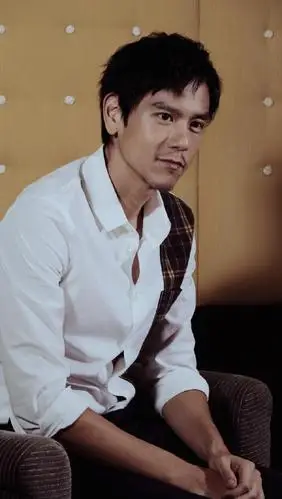 彭于晏眼神太喜剧,胡子拉碴消瘦似大叔