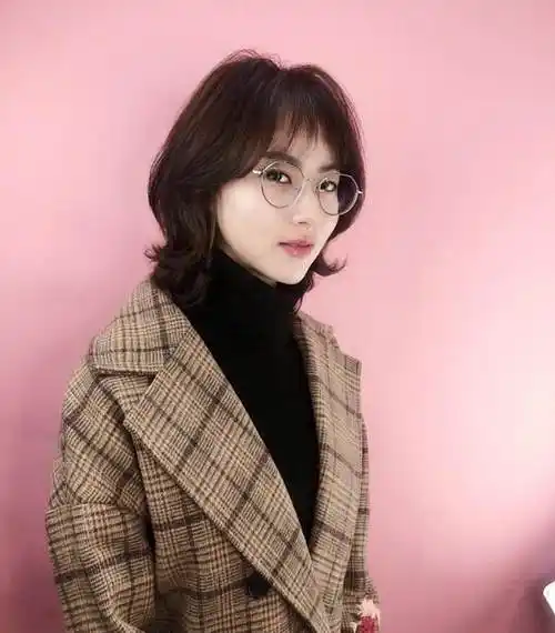 八字刘海戴眼镜挡不当