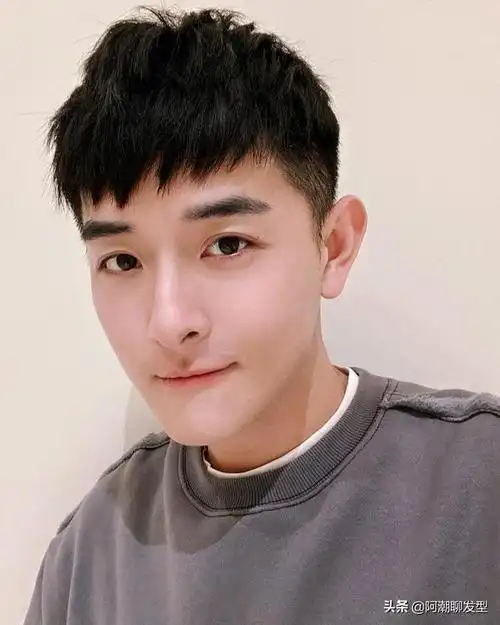 2021年流行的男生发型参考 这10款短发超帅气