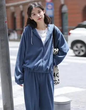 蓝色的卫衣要配什么裤子搭配 蓝色卫衣搭配-ship188.com