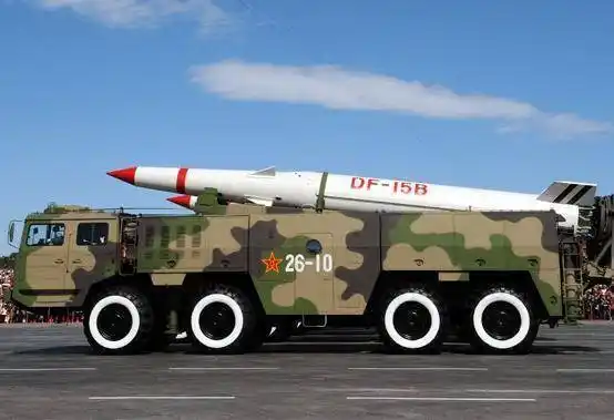 df-15b),导弹于2009年国庆60周年阅兵式上首次公开,与东风-15导弹相比