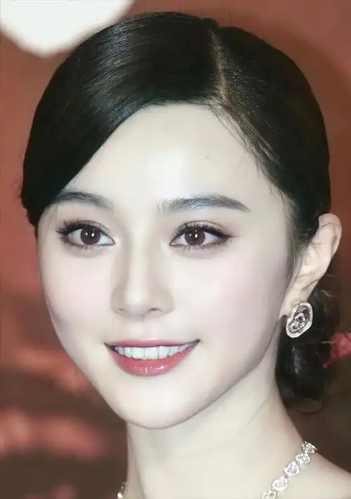 这真的是范冰冰吗?在国外被粉丝拍到,面黄肌瘦满脸雀斑,像大妈