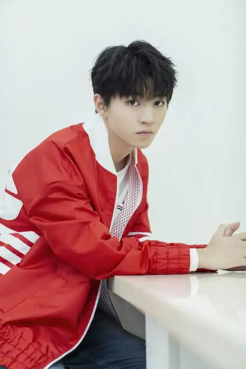 王俊凯20190502央视五四晚会录制