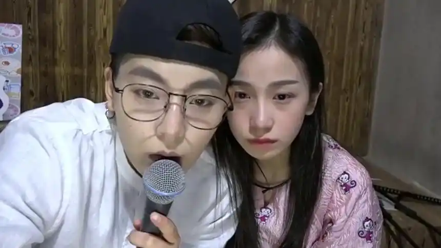 周晨晞点播姜梓新新歌《永不言败》 新新倦容引王蒙隔屏直呼心疼