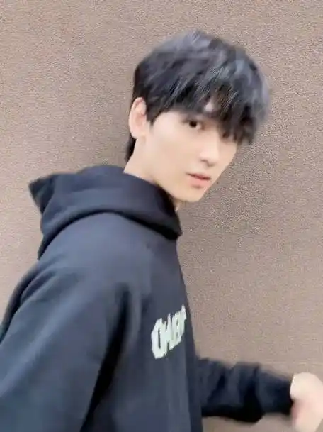 向全世界安利黄俊捷