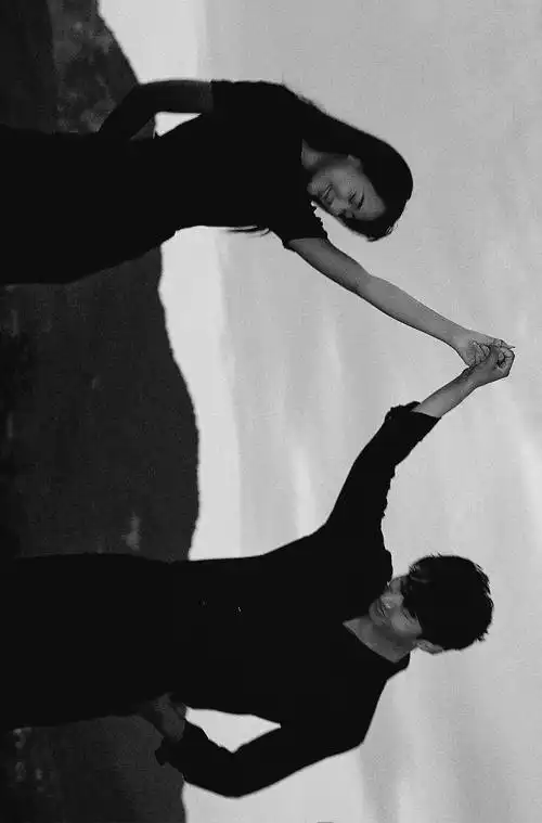 黑白情侣写真#当然要拍照记录啊再不记录就分手了呀 #美照来一 - 抖音