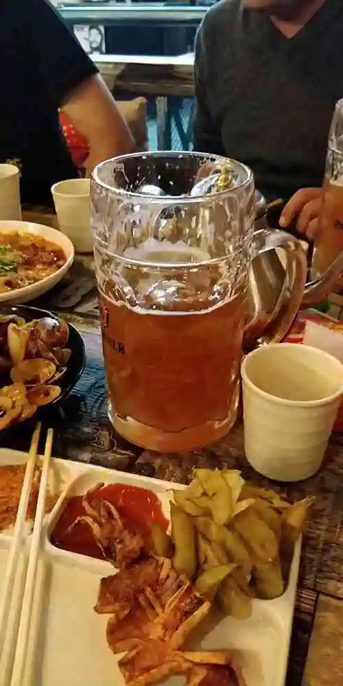 打分 来这就是大口喝酒大口吃肉,精酿烤串价格合理,味道好!五星推荐!