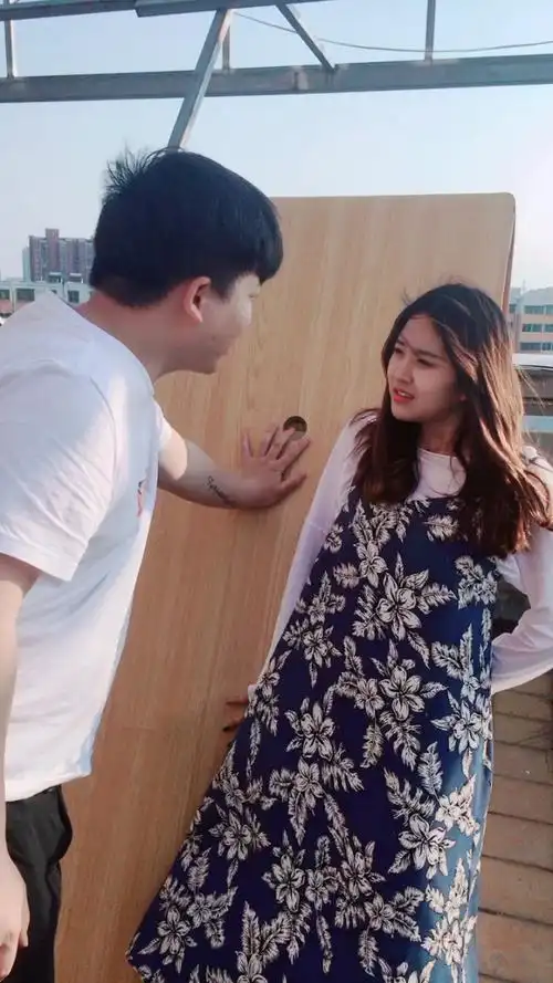 这样撩女同事,是不是有点过分了!