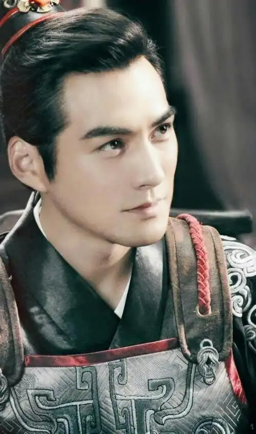 全是男神!张智尧和朱一龙:80年代的神颜和现在的"普通好看