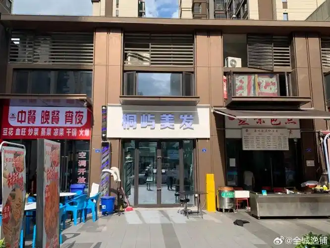 s青羊两个小区门口精装美发店转让可空转(全业态)地址:青羊区黄土街76