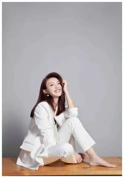 麦香傅晶气质真好短背心配阔腿裤优雅知性42岁看着像20岁